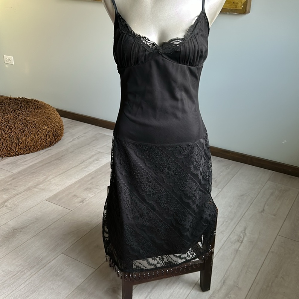 Betsy Johnson size 6 lace dress with beating adjustable straps